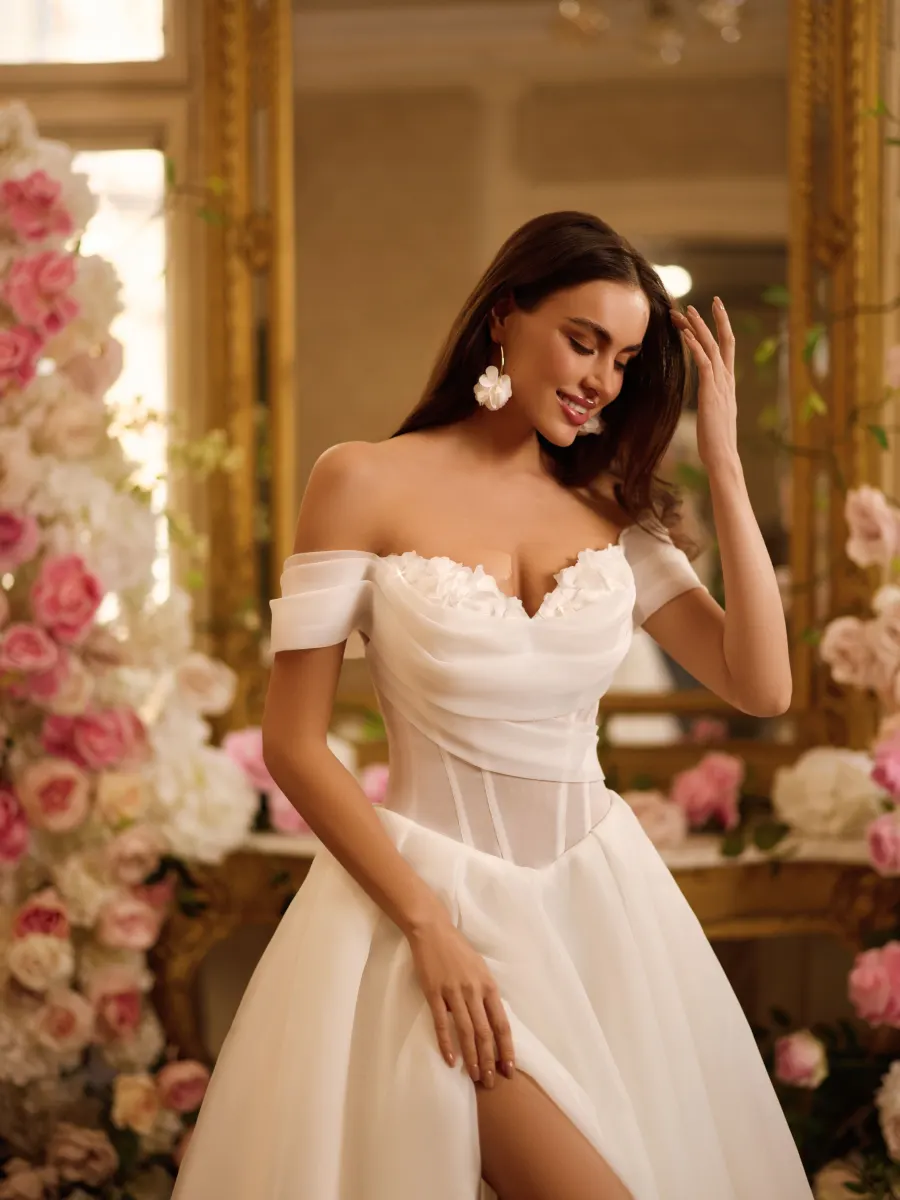Rochie de mireasă A-line din mikado, cu umerii goi drapați și corset transparent – Model 3, Colecția 2